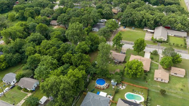 911 Thatcher Street, Denison, TX 75020