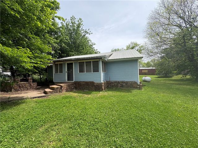 1110 W holt, Lincoln, AR 72744