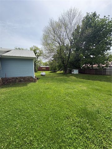 1110 W holt, Lincoln, AR 72744