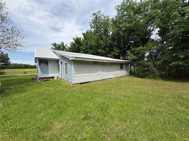 1110 W holt, Lincoln, AR 72744