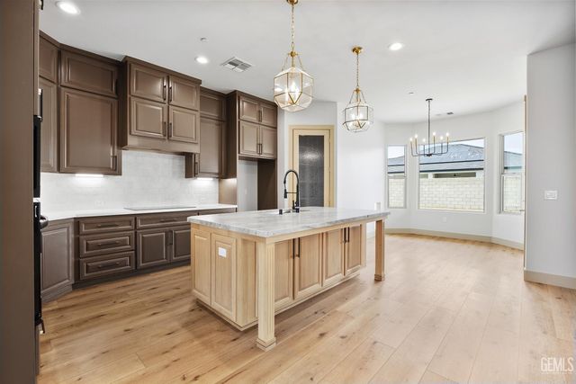 16600 Stone Mill Court, Bakersfield, CA 93314