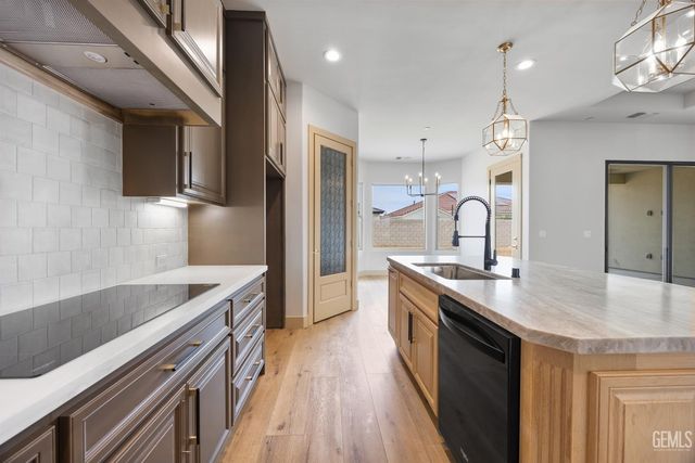16600 Stone Mill Court, Bakersfield, CA 93314