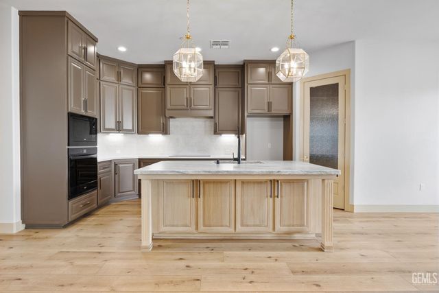 16600 Stone Mill Court, Bakersfield, CA 93314
