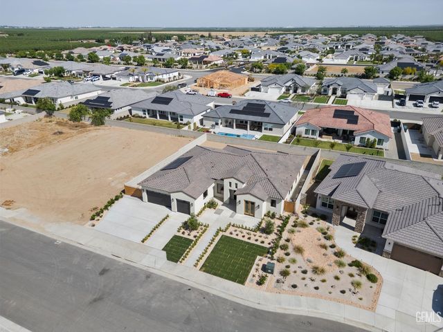 16600 Stone Mill Court, Bakersfield, CA 93314