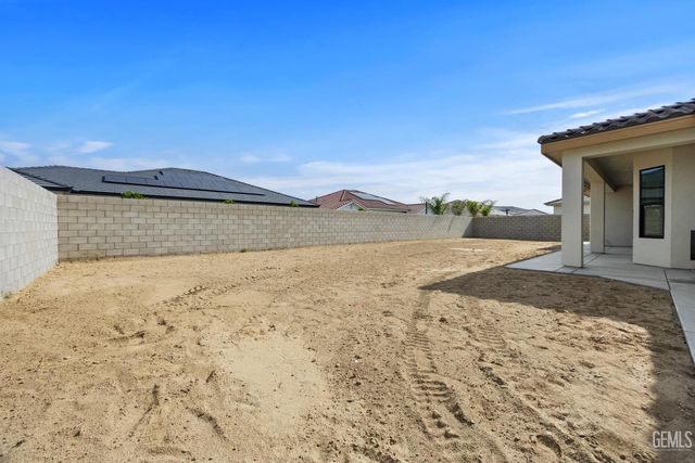 16600 Stone Mill Court, Bakersfield, CA 93314