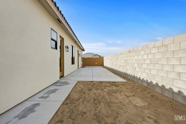 16600 Stone Mill Court, Bakersfield, CA 93314