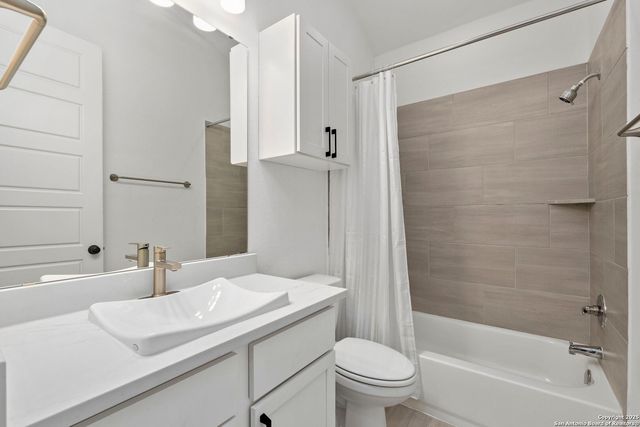 230 NAVARRO, Boerne, TX 78006