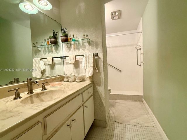 4350 Hillcrest Dr 303 303, Hollywood, FL 33021