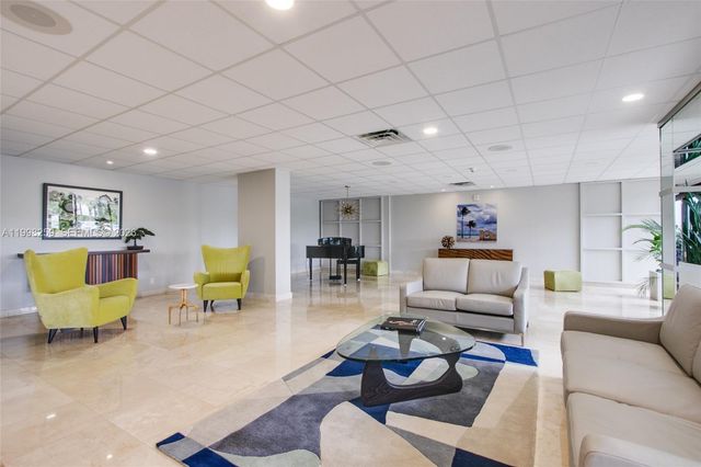 4350 Hillcrest Dr 303 303, Hollywood, FL 33021