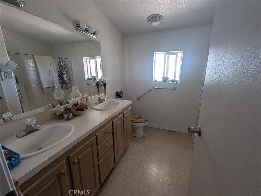 Image 12 of property listing at 32203 Prairie Avenue, Barstow, CA 92311