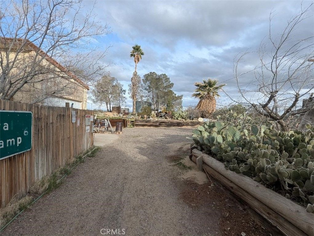 Image 4 of property listing at 32203 Prairie Avenue, Barstow, CA 92311
