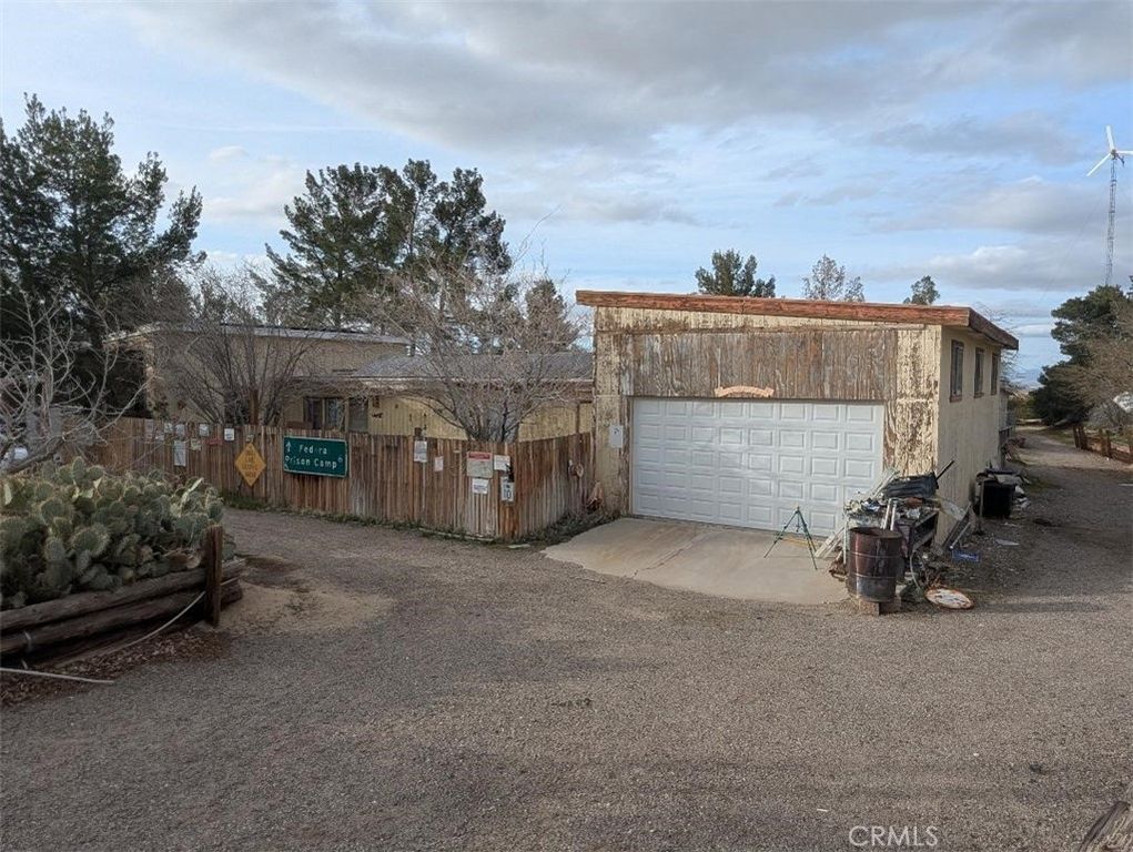 Image 5 of property listing at 32203 Prairie Avenue, Barstow, CA 92311