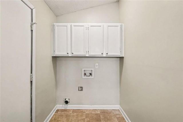 911 Riverstone Way, Woodstock, GA 30188