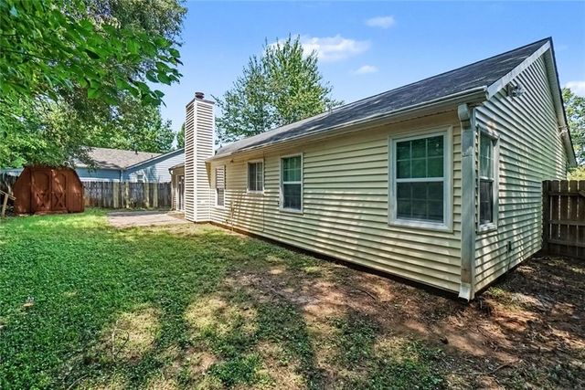 911 Riverstone Way, Woodstock, GA 30188