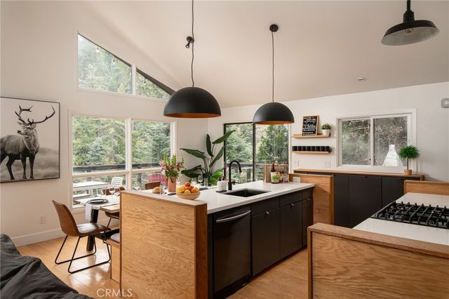 555 Dover Court, Lake Arrowhead, CA 92352