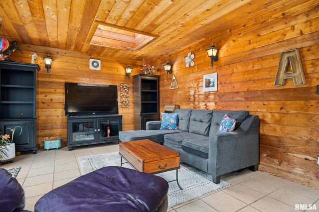1820 W GAYLORD Avenue, Peoria, IL 61614