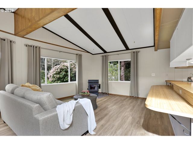 1601 RHODODENDRON Dr 534, Florence, OR 97439