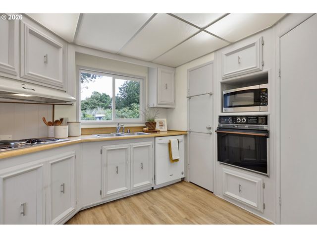 1601 RHODODENDRON Dr 534, Florence, OR 97439