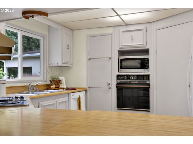 1601 RHODODENDRON Dr 534, Florence, OR 97439