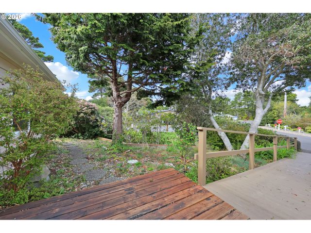 1601 RHODODENDRON Dr 534, Florence, OR 97439