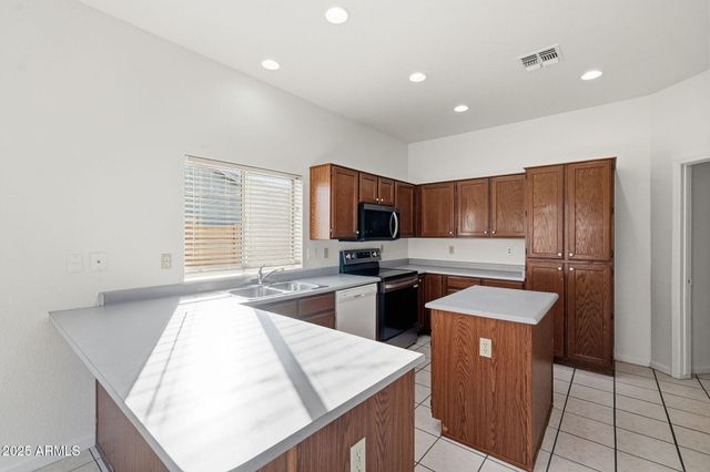 10224 W OREGON Avenue, Glendale, AZ 85307