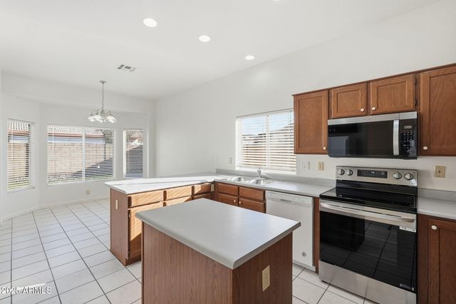 10224 W OREGON Avenue, Glendale, AZ 85307
