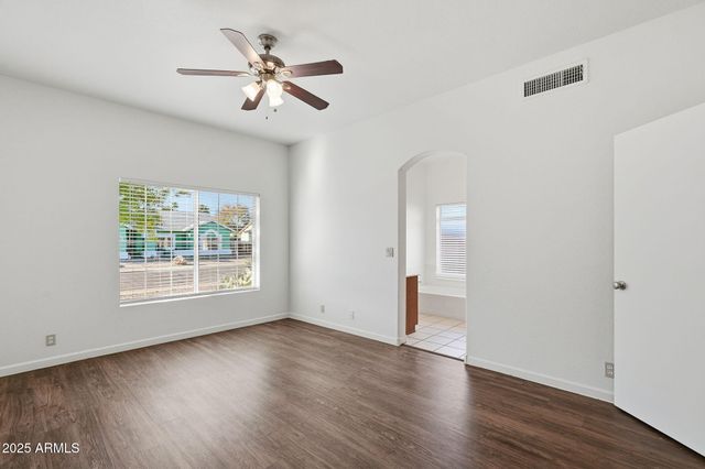 10224 W OREGON Avenue, Glendale, AZ 85307