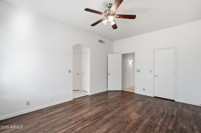 10224 W OREGON Avenue, Glendale, AZ 85307