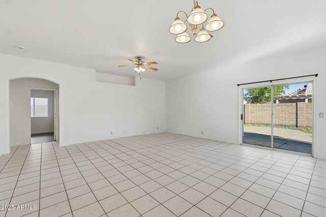 10224 W OREGON Avenue, Glendale, AZ 85307