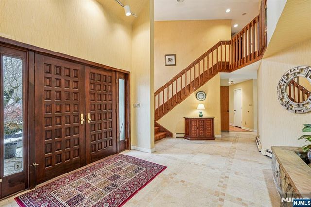 707 Horseshoe Trail, Franklin Lakes, NJ 07417