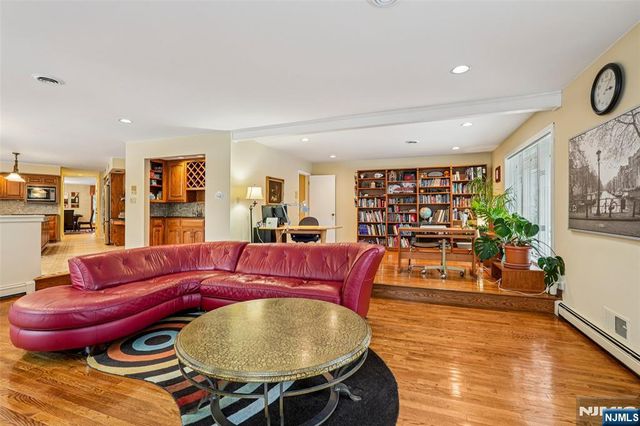 707 Horseshoe Trail, Franklin Lakes, NJ 07417