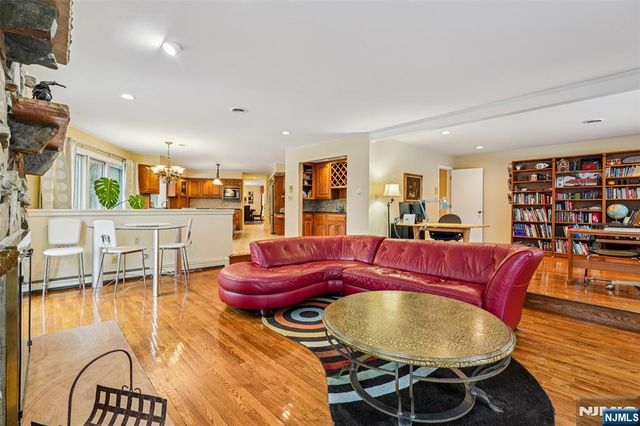 707 Horseshoe Trail, Franklin Lakes, NJ 07417