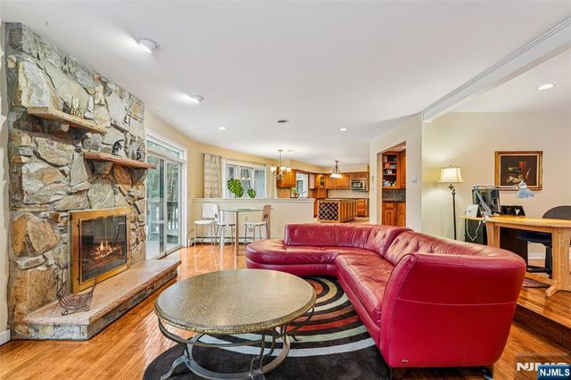 707 Horseshoe Trail, Franklin Lakes, NJ 07417