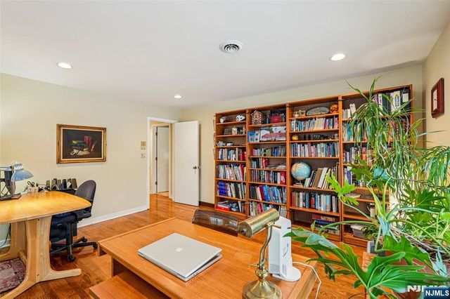 707 Horseshoe Trail, Franklin Lakes, NJ 07417