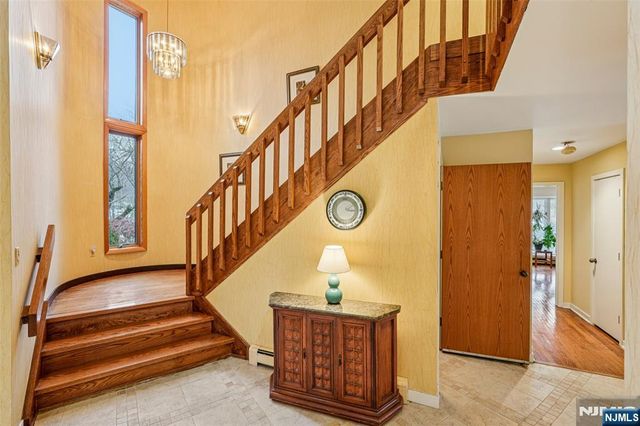 707 Horseshoe Trail, Franklin Lakes, NJ 07417