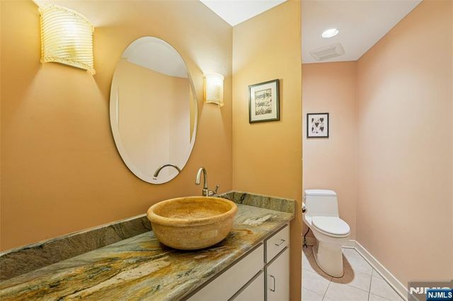 707 Horseshoe Trail, Franklin Lakes, NJ 07417