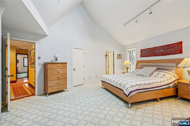 707 Horseshoe Trail, Franklin Lakes, NJ 07417