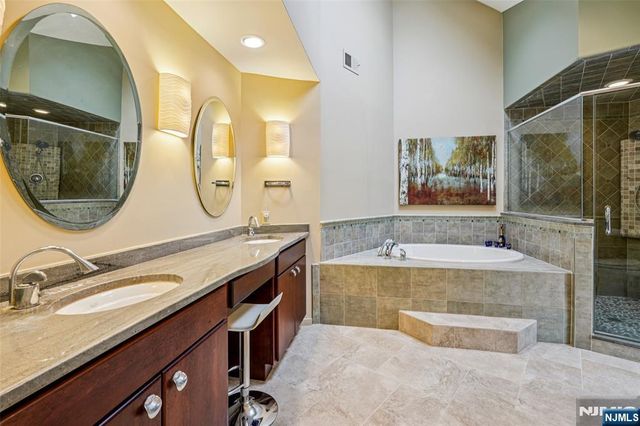 707 Horseshoe Trail, Franklin Lakes, NJ 07417