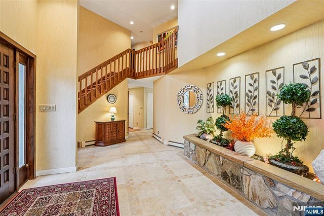 707 Horseshoe Trail, Franklin Lakes, NJ 07417