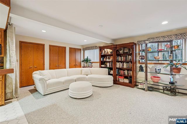 707 Horseshoe Trail, Franklin Lakes, NJ 07417