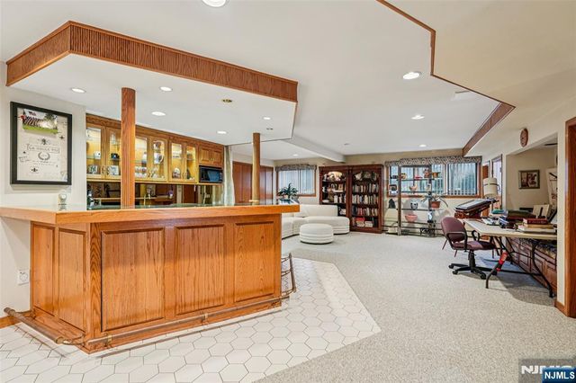 707 Horseshoe Trail, Franklin Lakes, NJ 07417