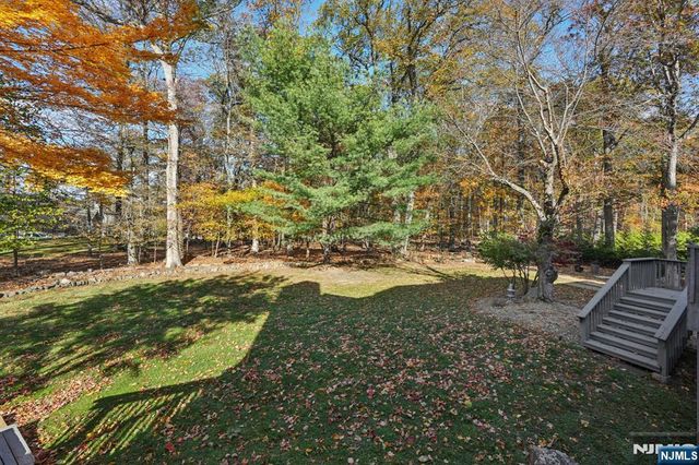 707 Horseshoe Trail, Franklin Lakes, NJ 07417