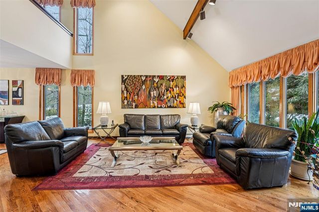 707 Horseshoe Trail, Franklin Lakes, NJ 07417