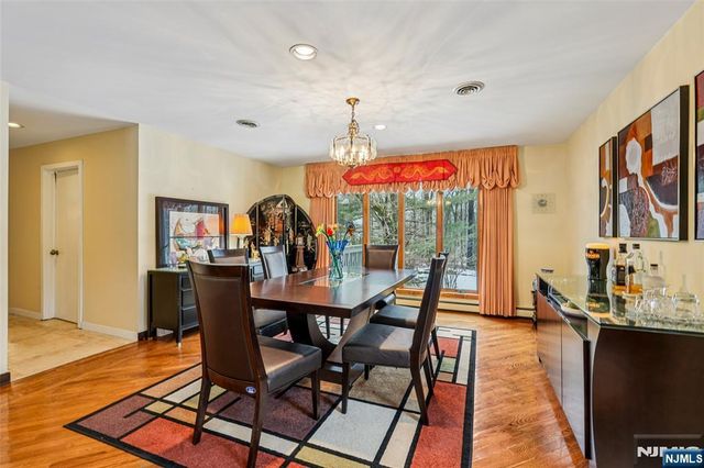 707 Horseshoe Trail, Franklin Lakes, NJ 07417