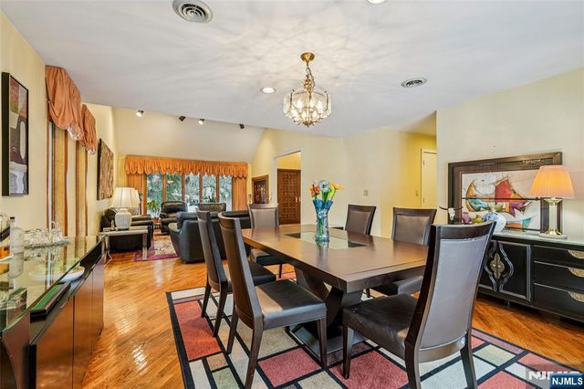 707 Horseshoe Trail, Franklin Lakes, NJ 07417