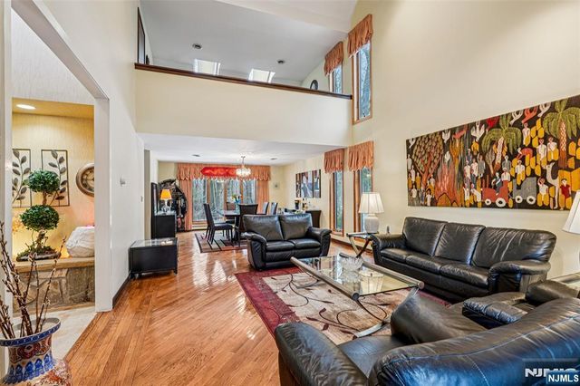 707 Horseshoe Trail, Franklin Lakes, NJ 07417