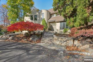 707 Horseshoe Trail, Franklin Lakes, NJ 07417
