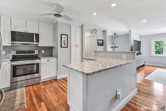 16 Mayflower Circle, Fairfield, CT 06824