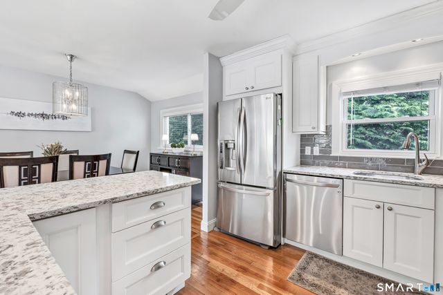 16 Mayflower Circle, Fairfield, CT 06824