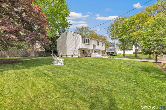 16 Mayflower Circle, Fairfield, CT 06824